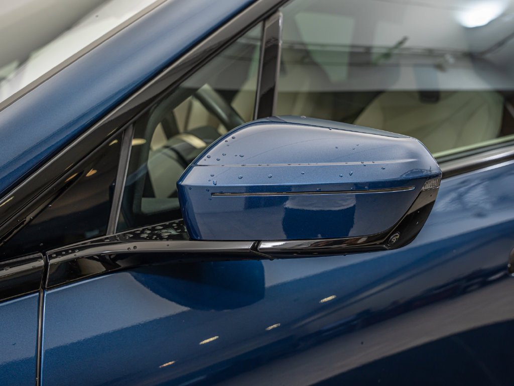 Used 2024 Phytonic Blue Metallic BMW xDrive50 image 15