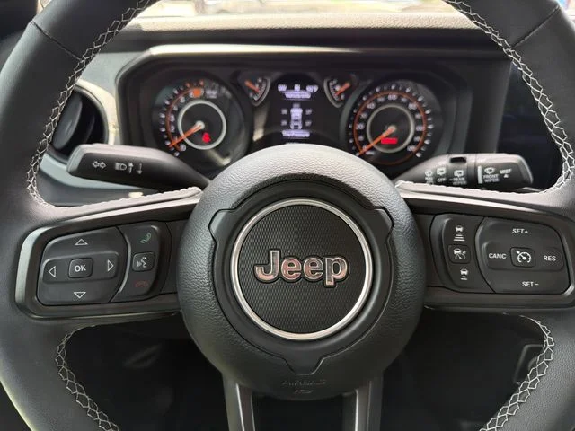 Used 2025 Black Jeep Sport S image 29
