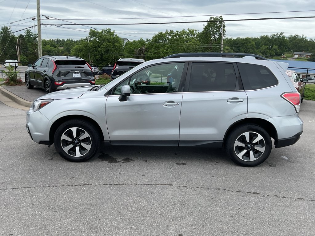 Used 2017 Ice Silver Metallic Subaru Limited image 7