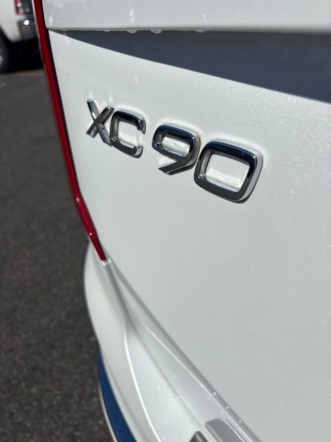 Used 2024 White Volvo Ultimate image 5