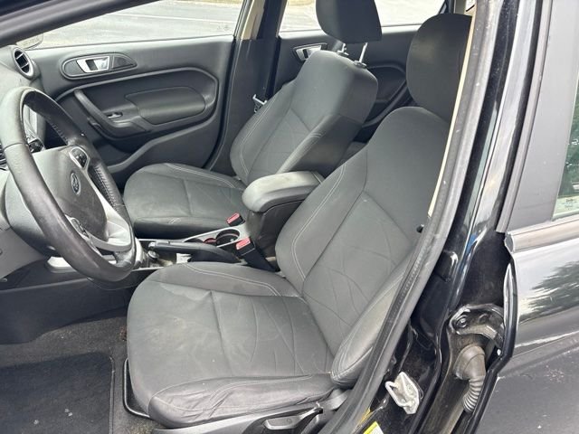 Used 2015 Black Ford SE image 9
