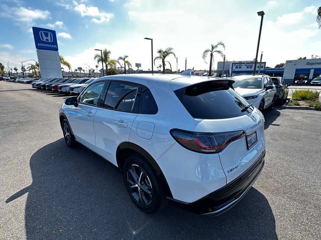 Used 2025 White Honda EX-L image 29