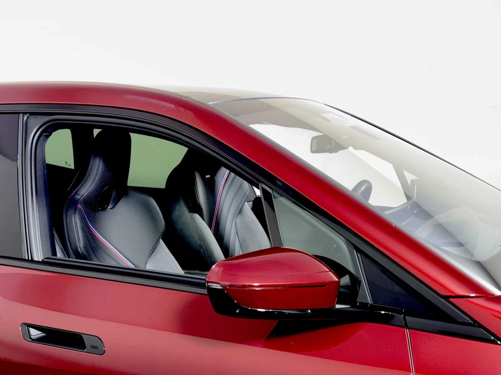 Used 2026 Aventurin Red Metallic BMW xDrive60 image 30