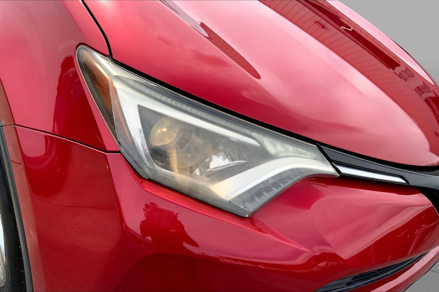 Used 2016 Barcelona Red Metallic Toyota XLE image 28