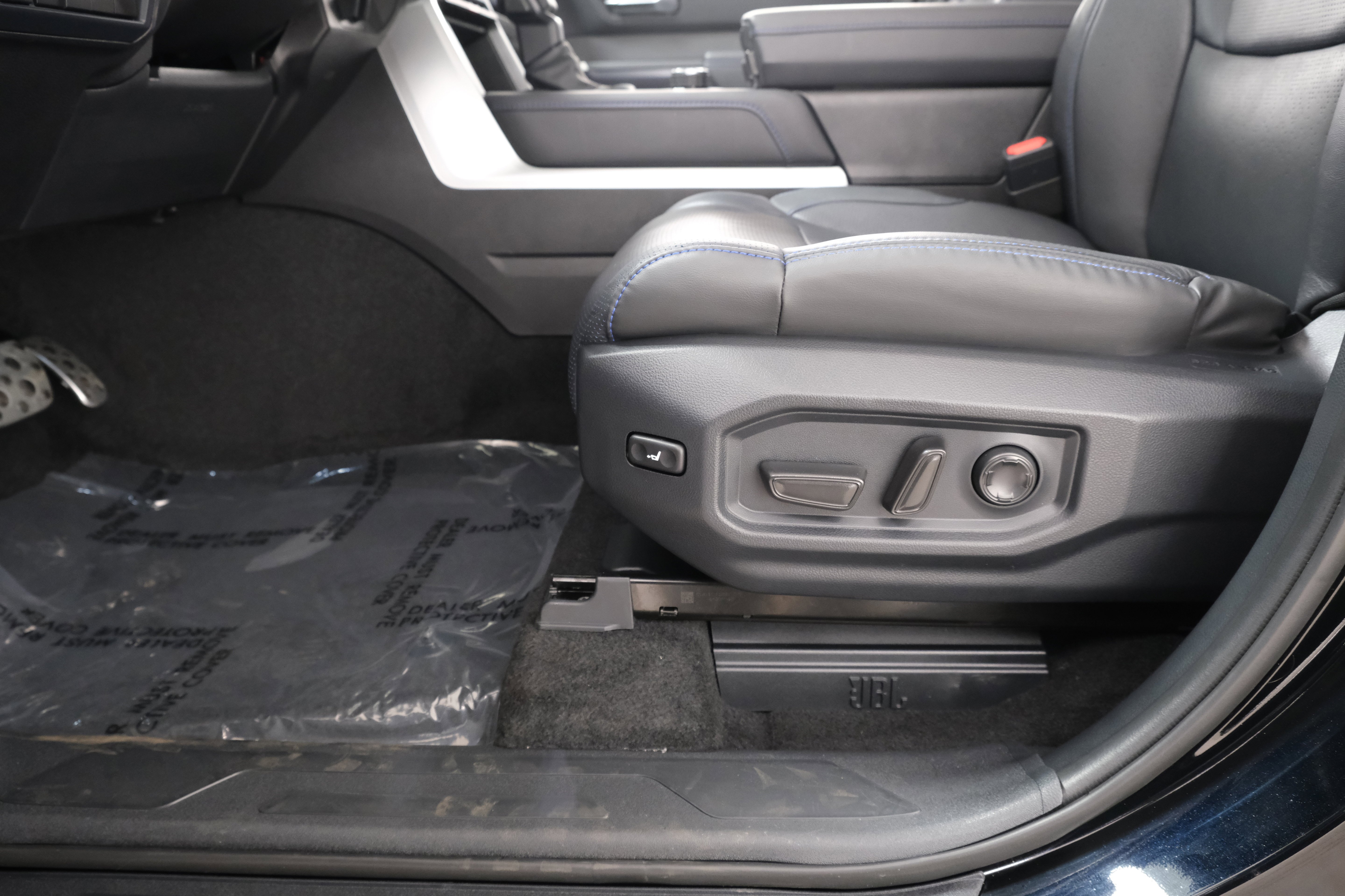 2025 Toyota Tundra Platinum - Photo 35