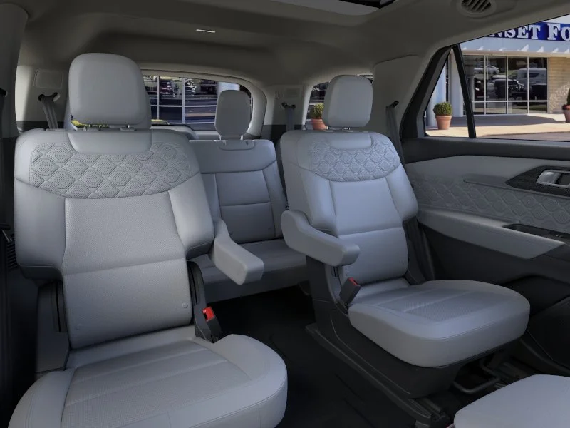 New 2026 Star White Metallic Tri-Coat Ford Platinum® image 11