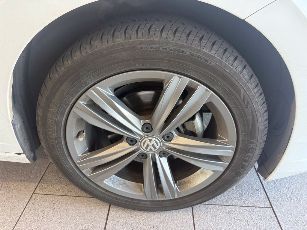 Used 2020  Volkswagen  image 9