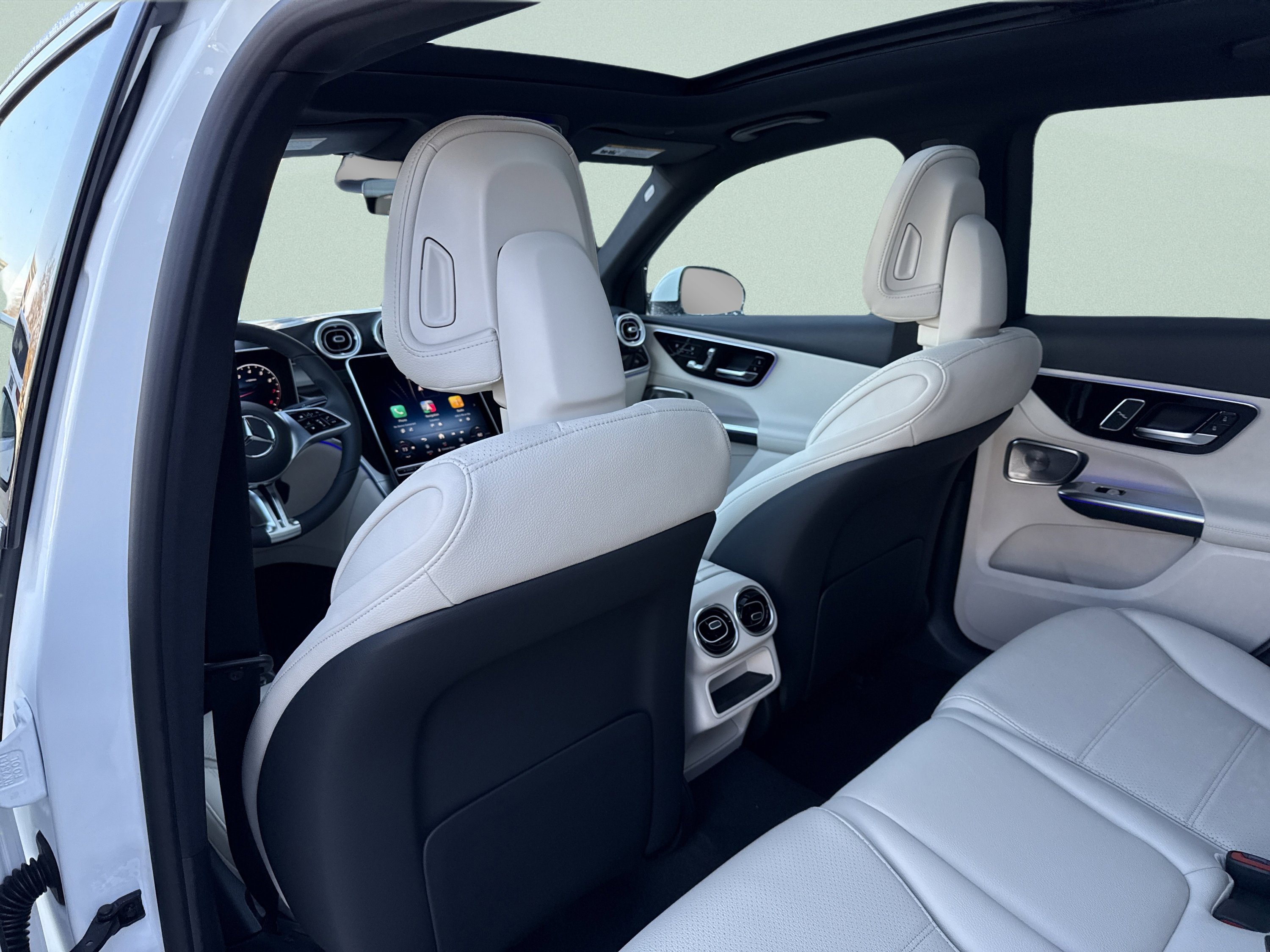 Used 2026 Polar White Mercedes-Benz GLC 300 image 21