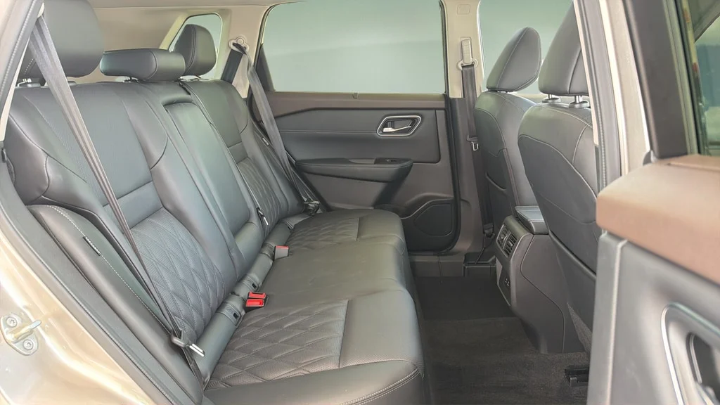 Used 2023 Champagne Silver Metallic Super Black Nissan Platinum image 15