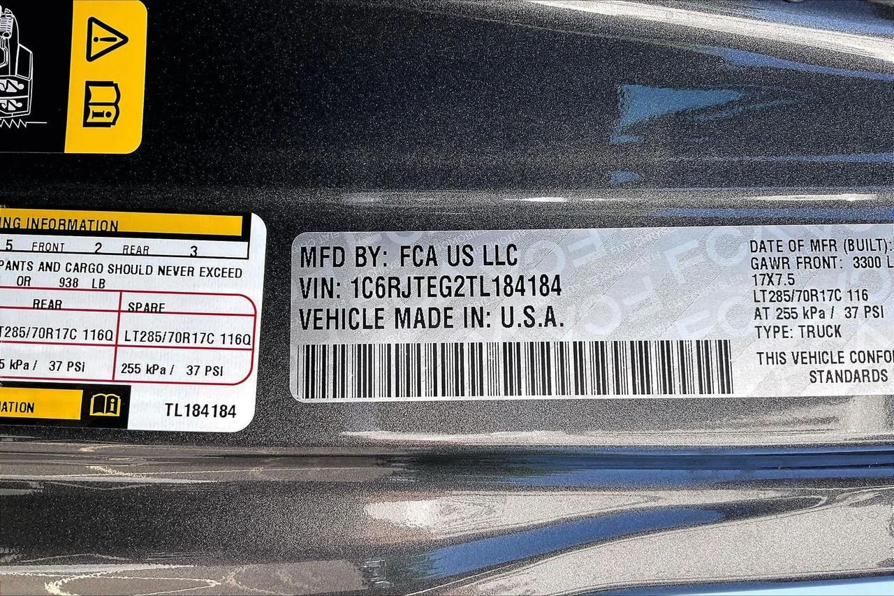 New 2026 Granite Crystal Metallic Clearcoat Jeep Mojave X image 33