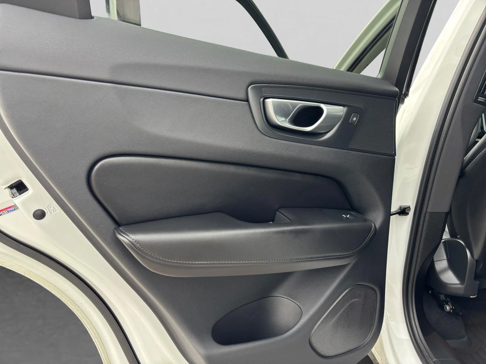 Used 2024 Crystal White Metallic Volvo Plus Dark Theme image 40