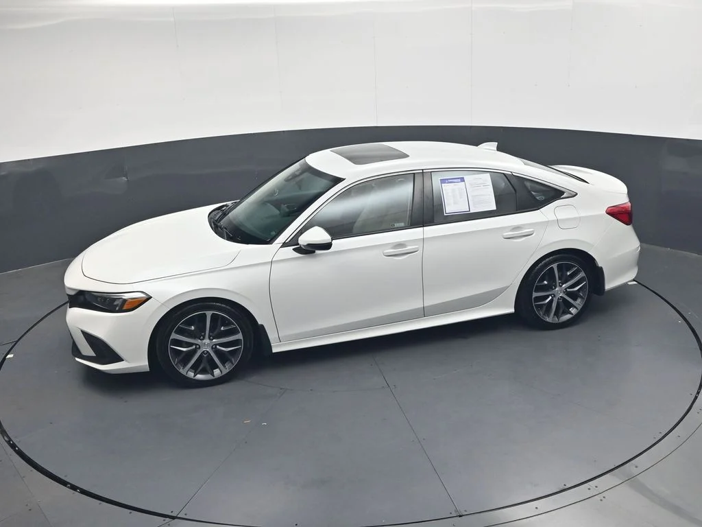 Used 2023 Platinum White Pearl Honda Touring image 23