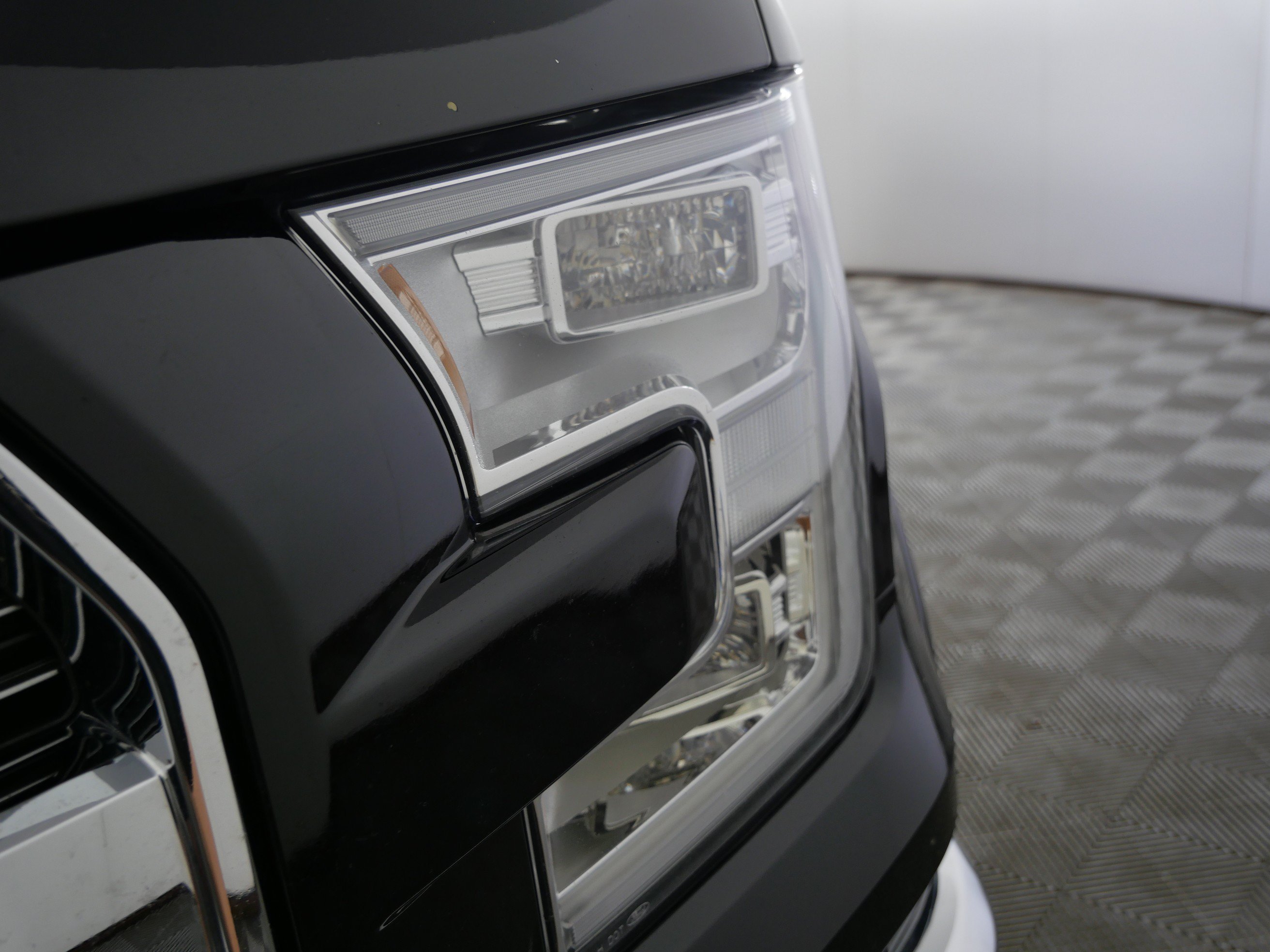 Used 2016 Shadow Black Ford Lariat image 16