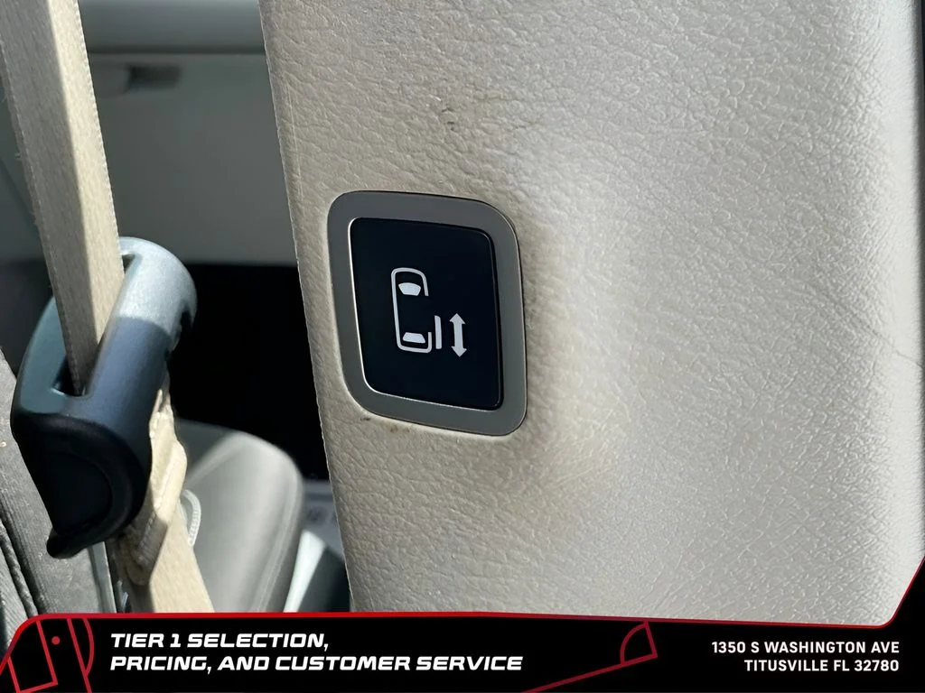 Used 2023 White Chrysler LX image 15