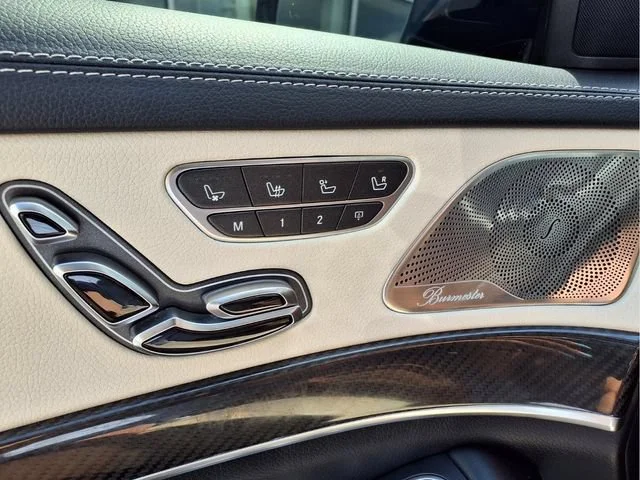 Used 2019 White Mercedes-Benz 4MATIC® image 16