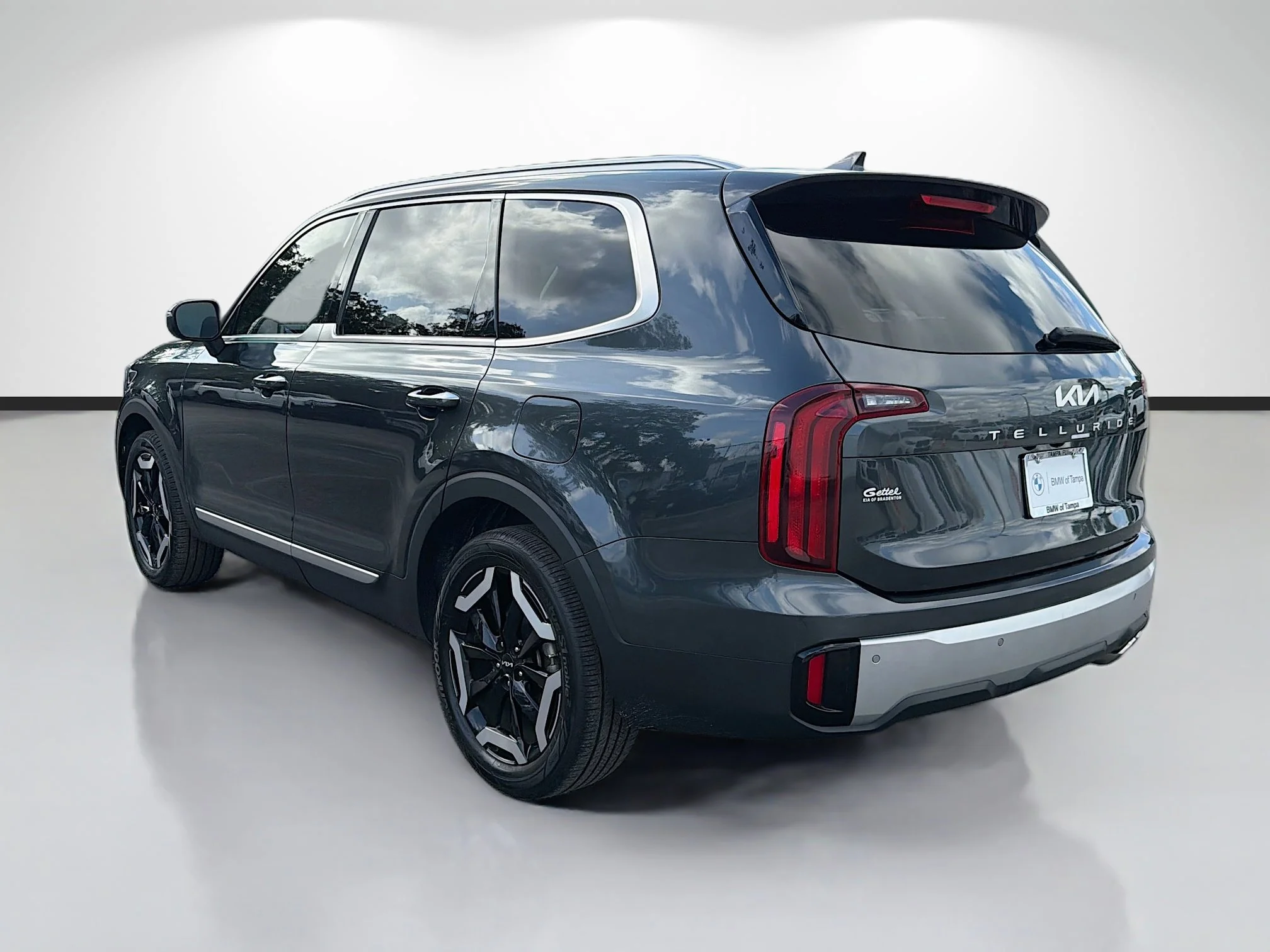 Used 2024 Gravity Gray Kia S image 5