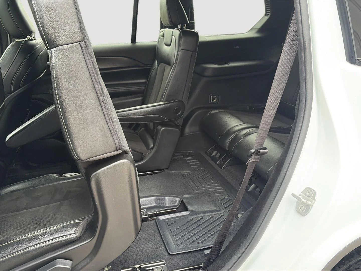 Used 2024 Bright White Clearcoat Jeep Altitude X image 29