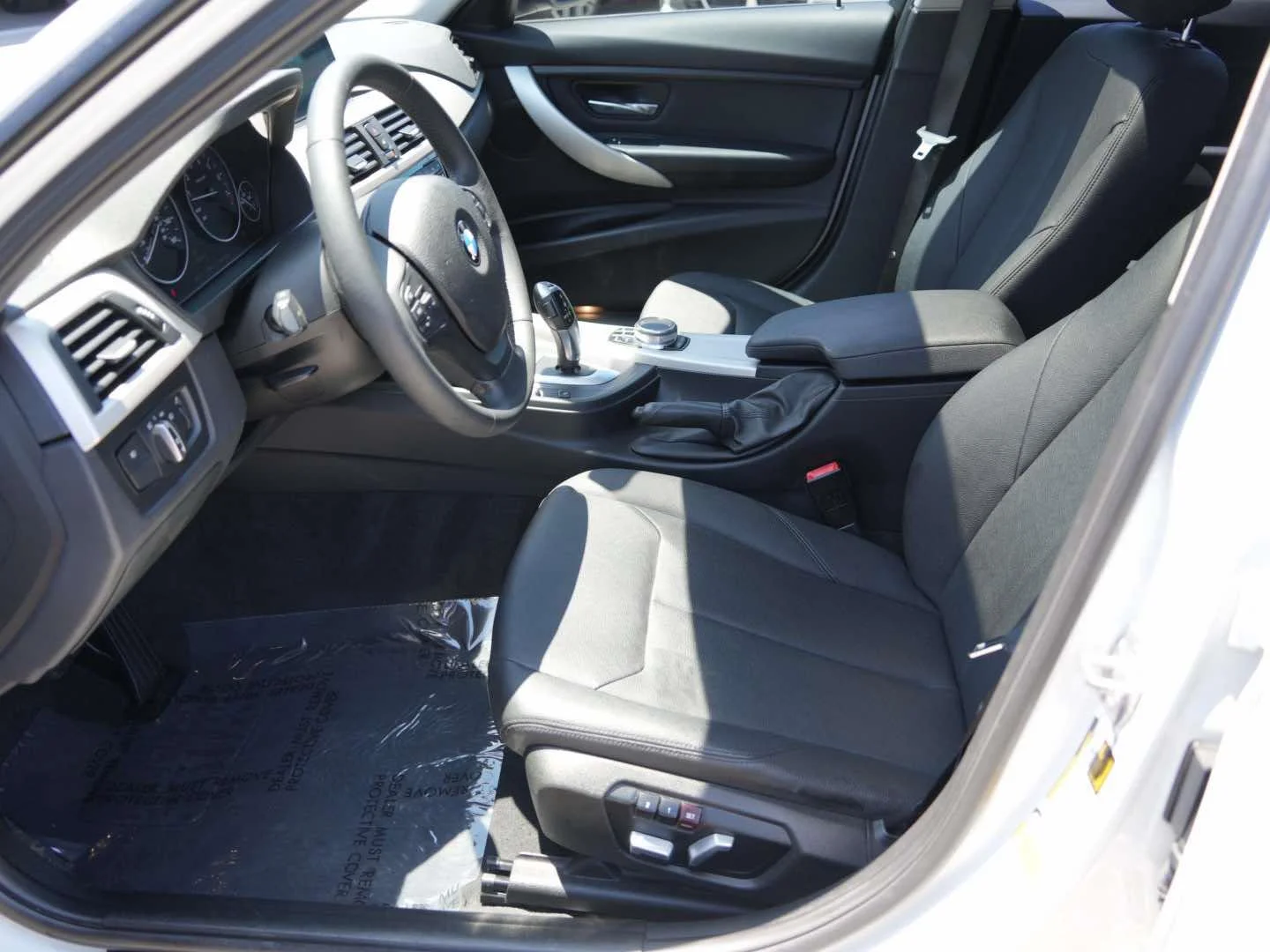 Used 2018 Mineral White Metallic BMW 320i Sedan South Africa image 14