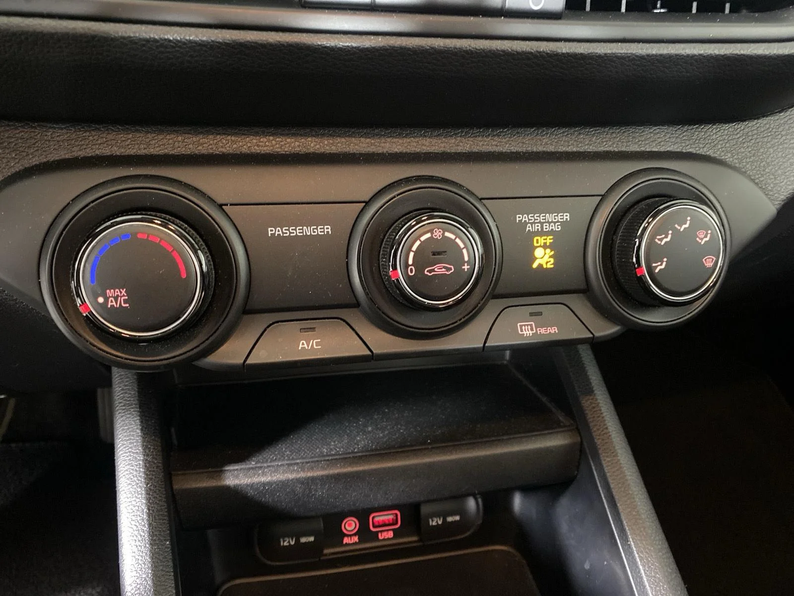 Used 2020 Clear White Kia LXS image 18