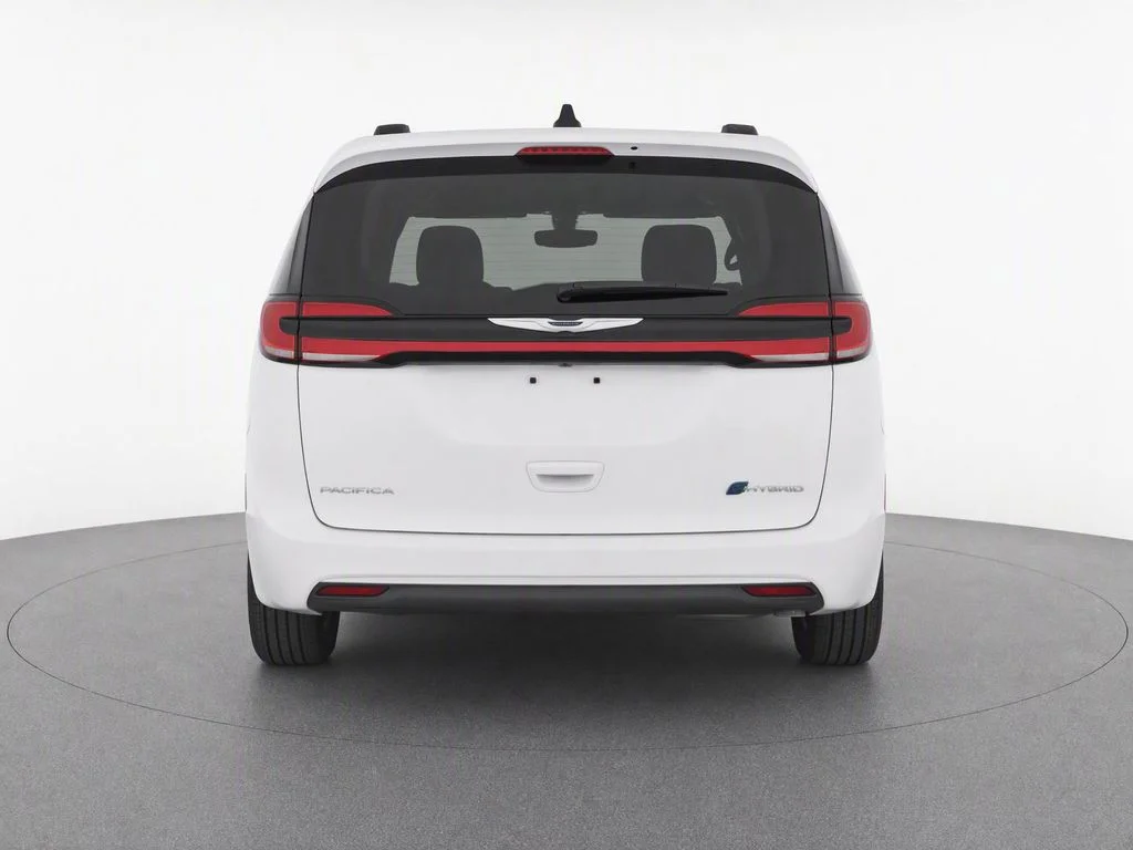 Used 2022 White Chrysler Touring L image 7
