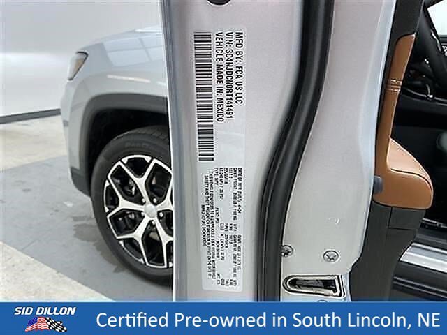Certified Used 2024 Silver Zynith Metallic Clearcoat Jeep Limited image 15