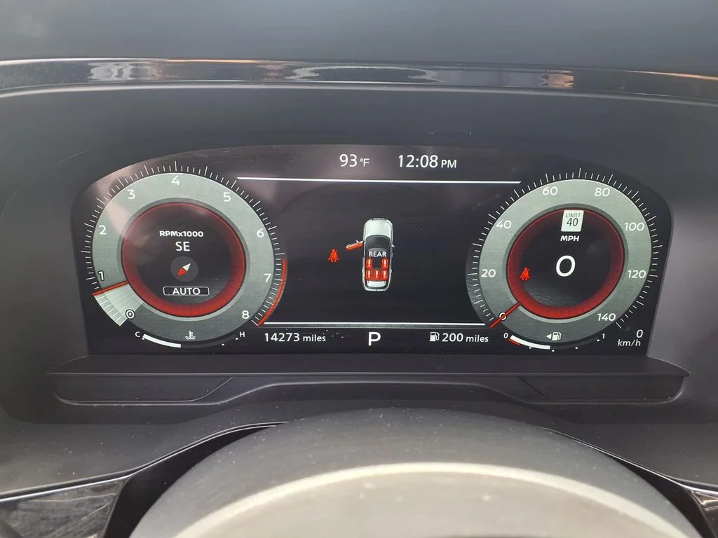 Used 2025 White Nissan Platinum image 15