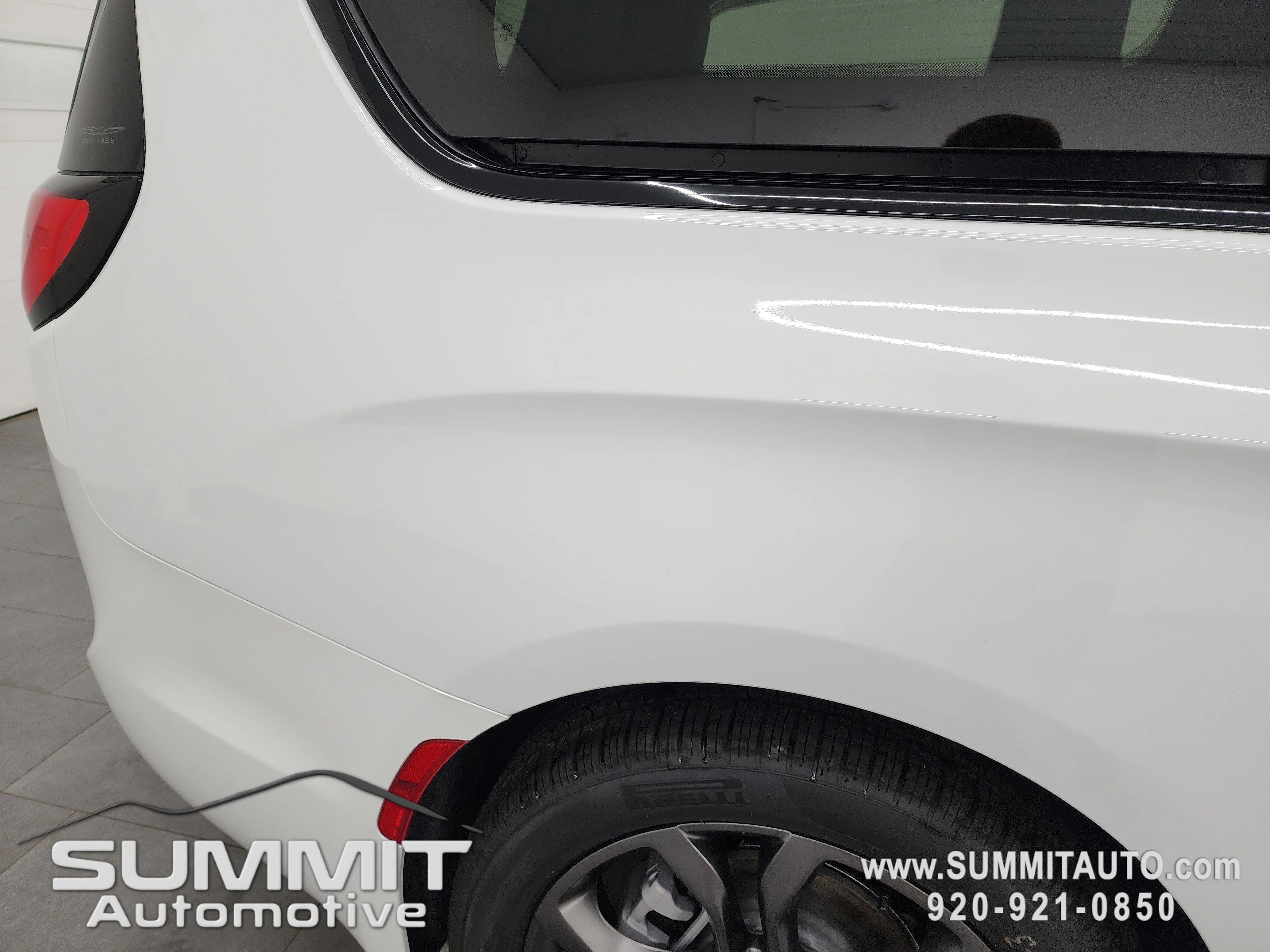 New 2026 Bright White Clear-Coat Exterior Paint Chrysler Select image 29