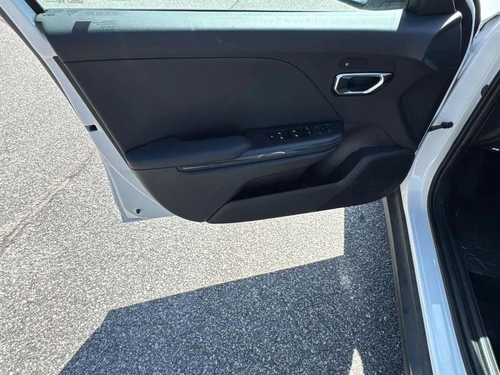 New 2026 Snow White Pearl Kia EX image 10