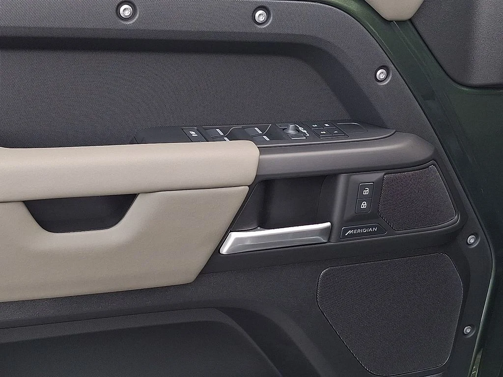 New 2026 Woolstone Green Land Rover S image 8