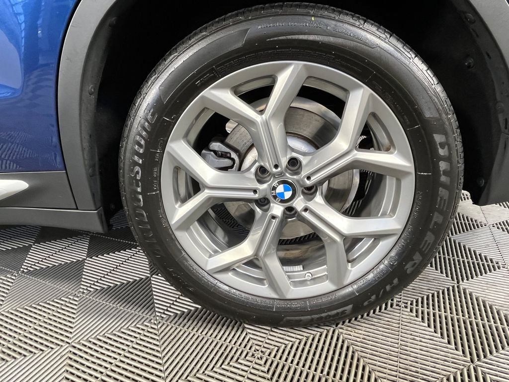 Used 2024 Blue BMW xDrive30i image 15