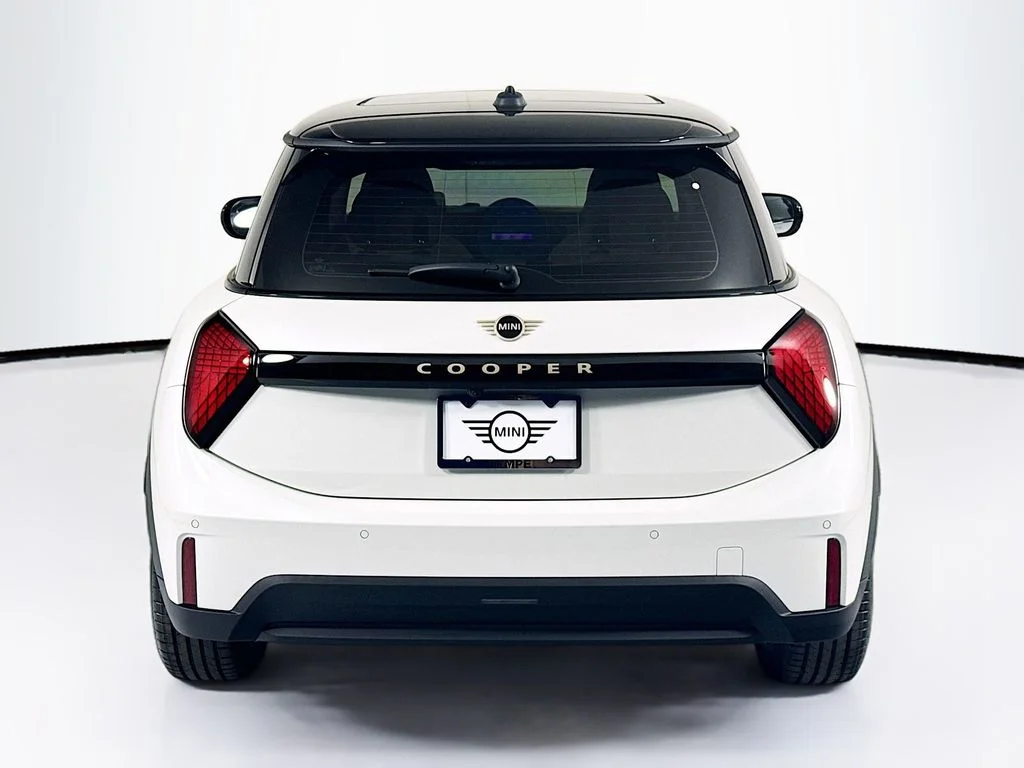 New 2026 Nanuq White Metallic MINI Signature Plus image 6