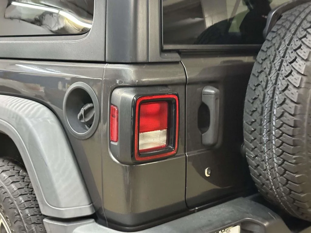 Used 2018 Gray Jeep Unlimited Sport S image 28