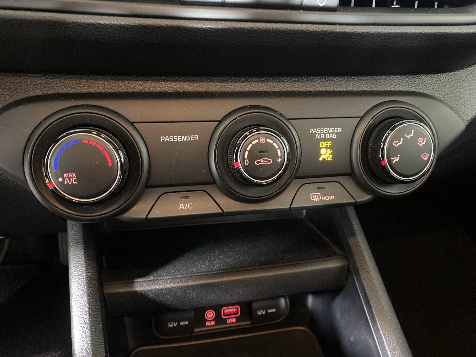Used 2020 Clear White Kia LXS image 18