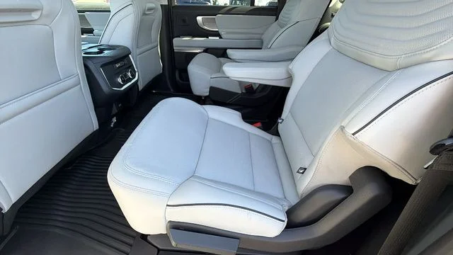 New 2027 Star White Metallic Tri-Coat Ford MAX Platinum image 18