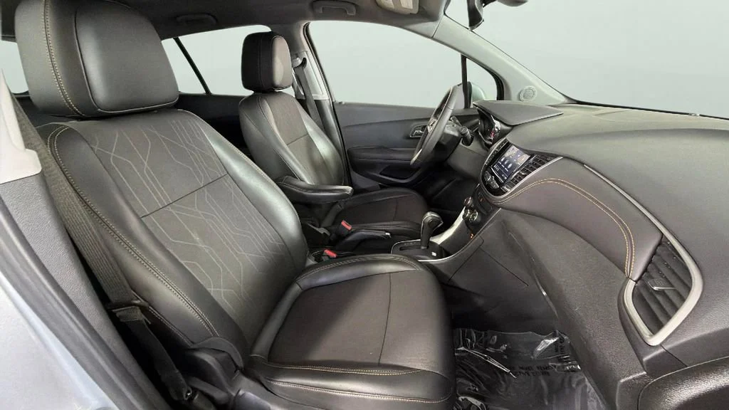 Used 2020 Silver Ice Metallic Chevrolet LT image 33