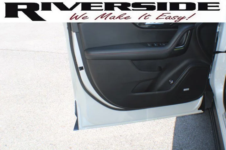 Used 2023 Iridescent Pearl Tricoat Chevrolet RS image 6