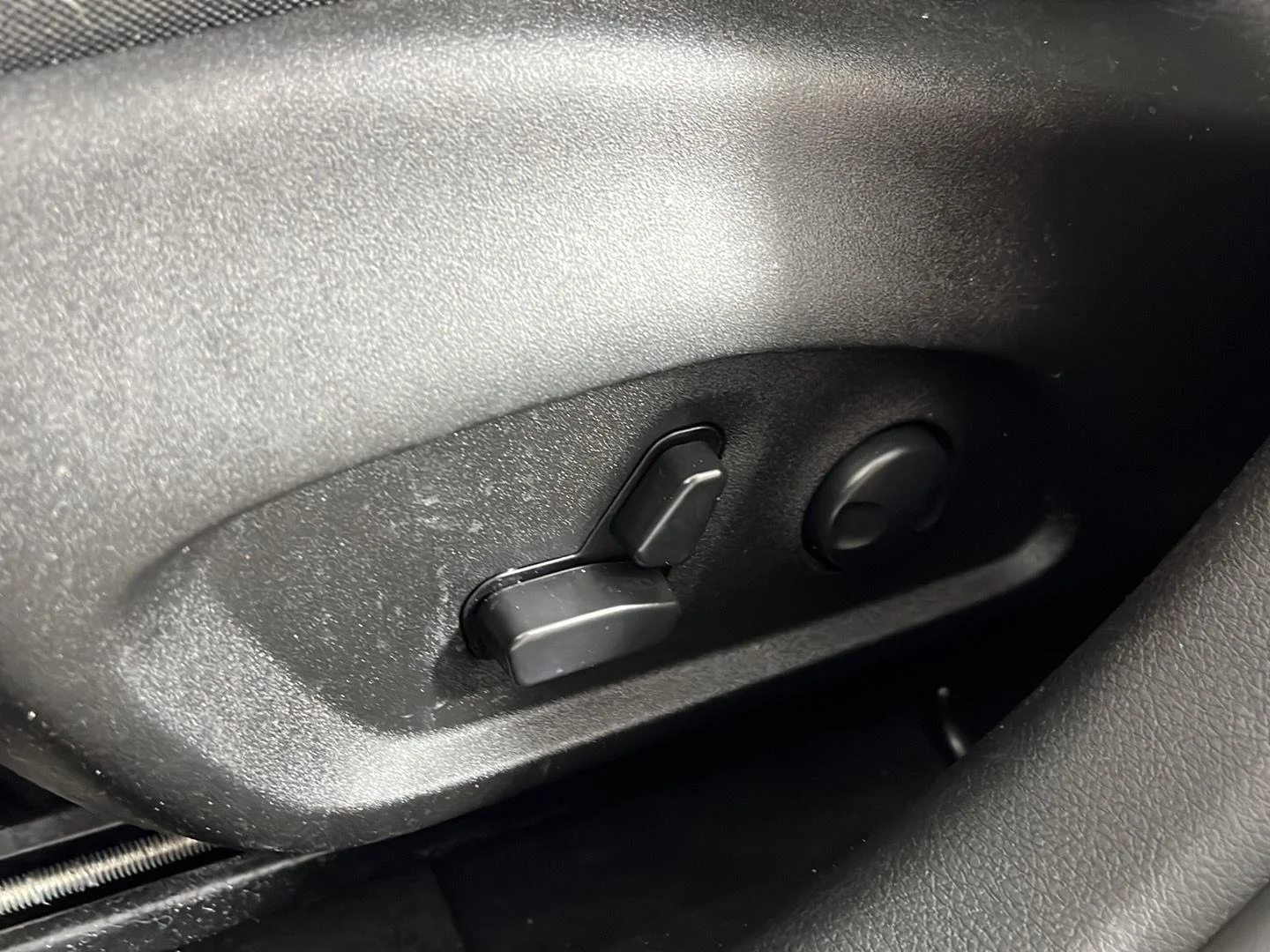 Used 2022 Graphite Gray Jeep Latitude image 11