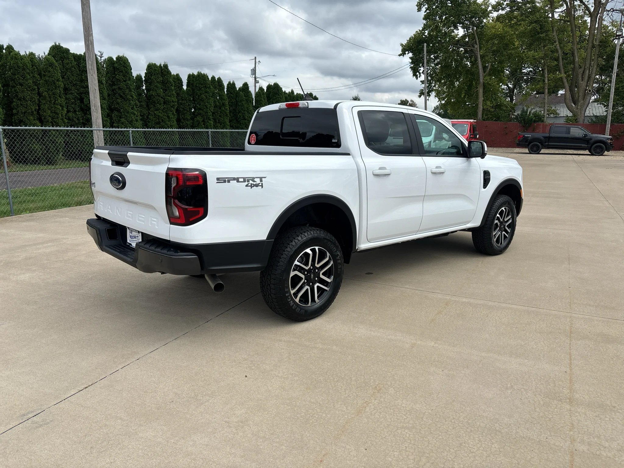 Used 2025 Oxford White Ford LARIAT image 4