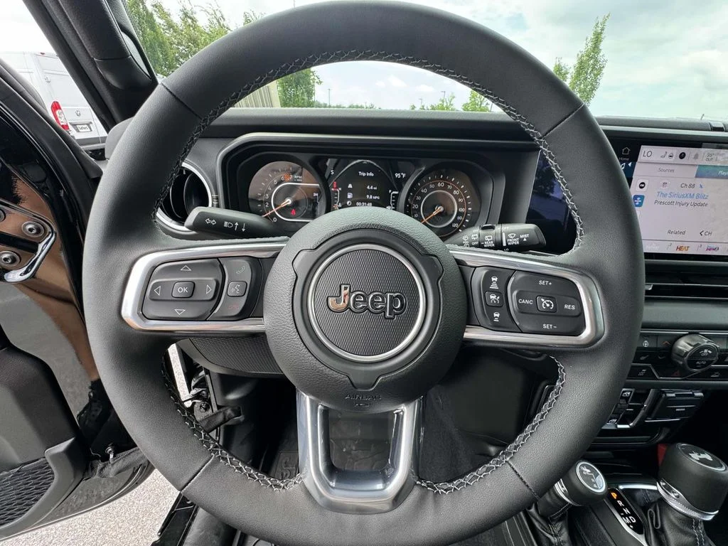 2025 Jeep Wrangler 4-Door Sahara - Photo 18