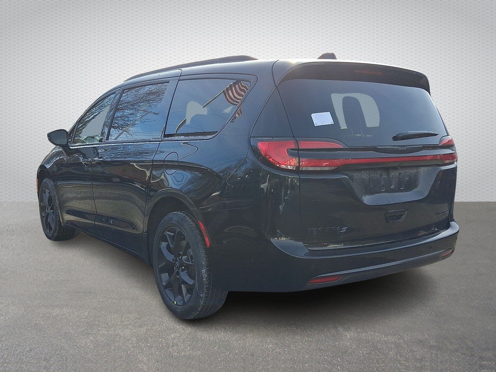 New 2026 Diamond Black Crystal Pearl-Coat Exterior Paint Chrysler Limited AWD image 4