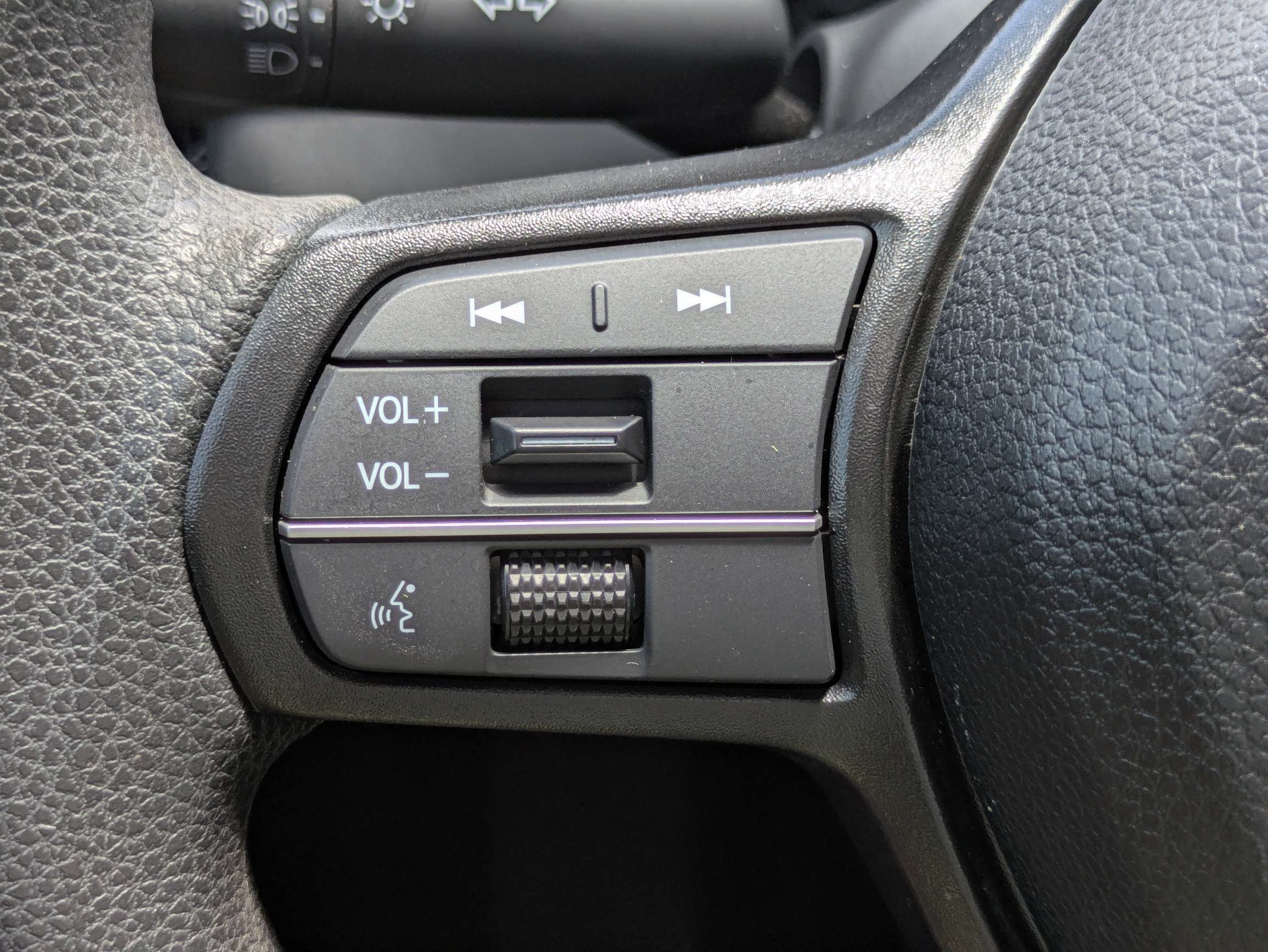 Used 2025  Honda SE image 22