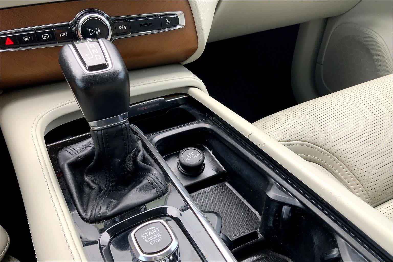 Used 2018  Volvo Inscription image 31