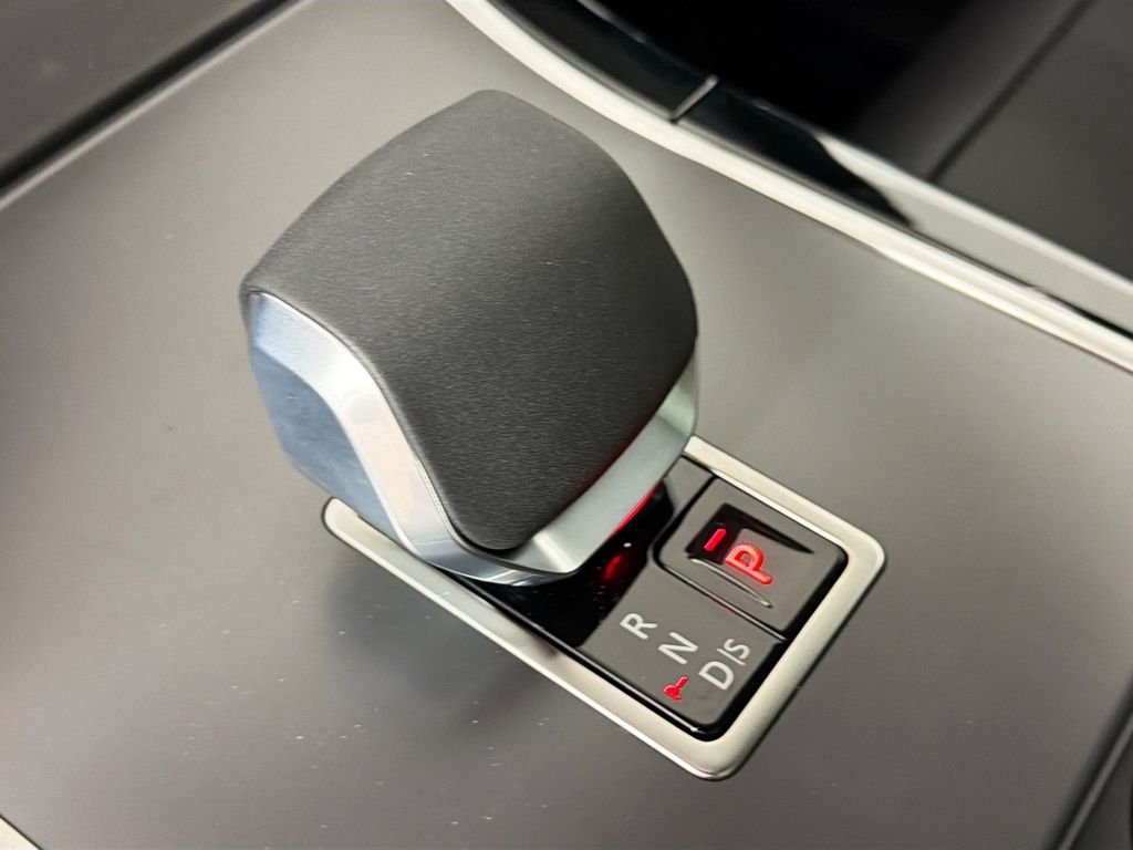 New 2026 Santorini Black Land Rover S image 17