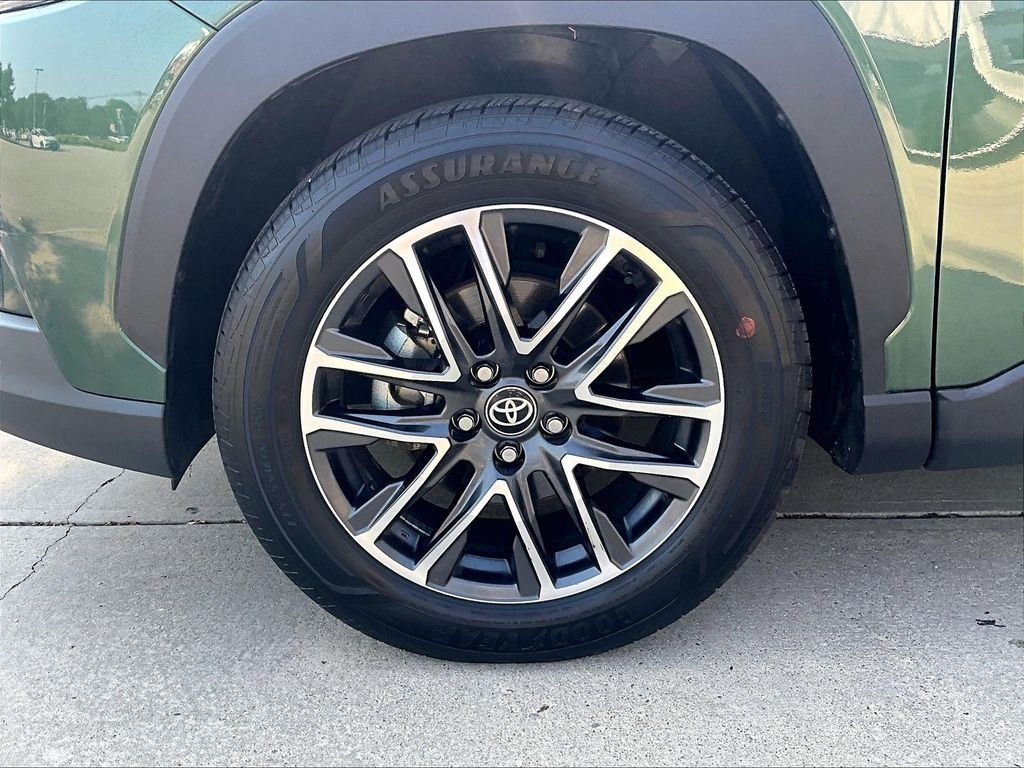 Used 2026 Green Toyota XLE image 7