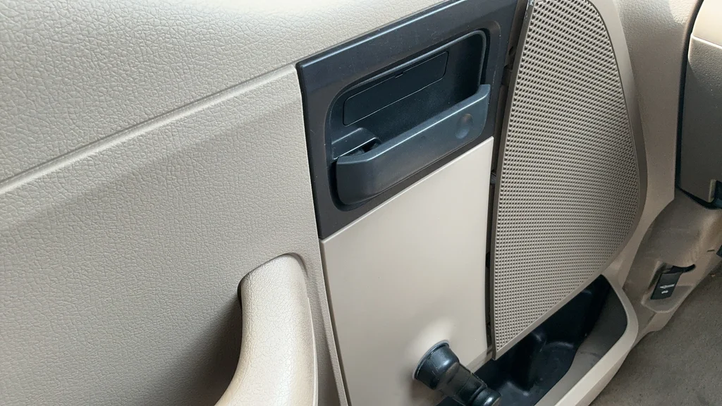Used 2004 Beige Ford XL image 9