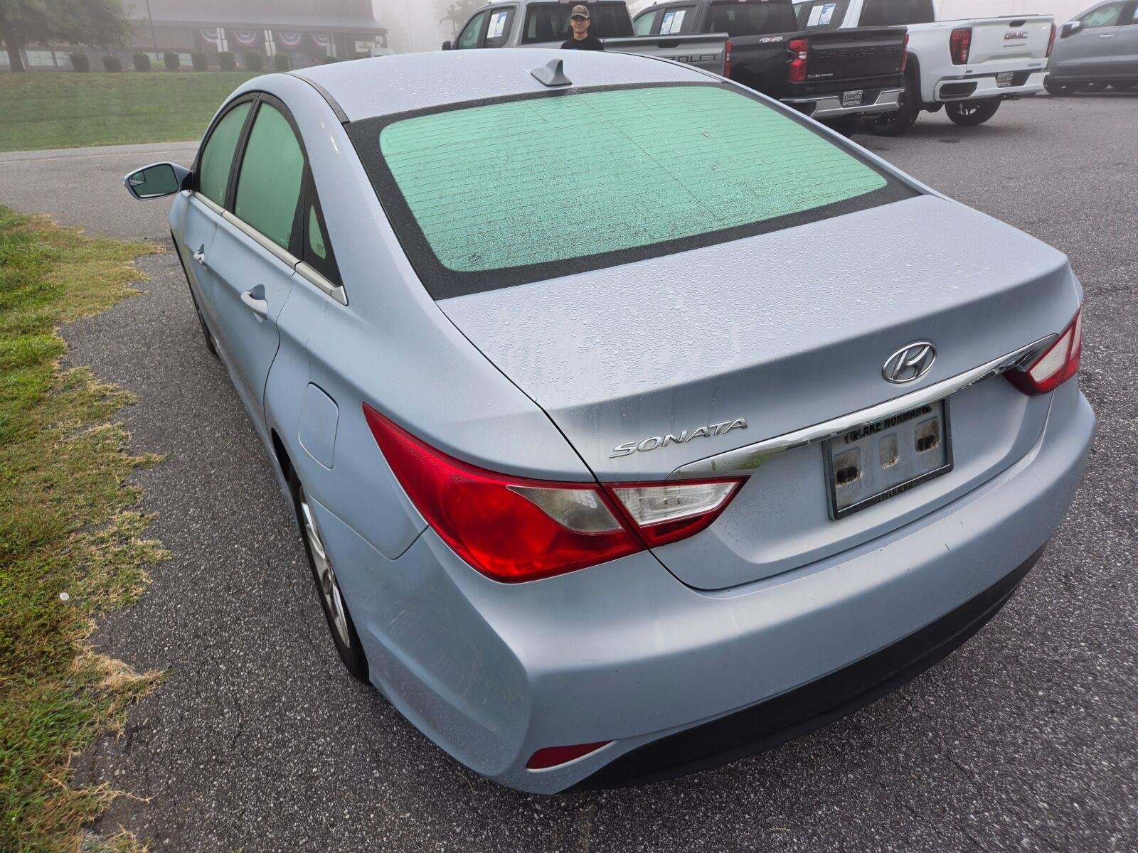 Used 2014 Silver Hyundai GLS image 7
