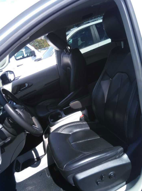 Used 2023 White Chrysler Touring L image 10