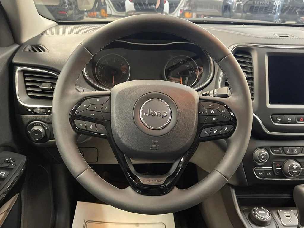 Used 2023 Gray Jeep Altitude image 20