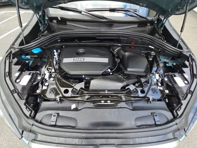 Used 2025 Green BMW xDrive28i image 29