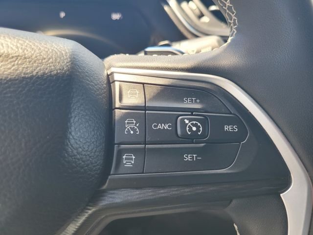 Used 2023 White Jeep Altitude image 27